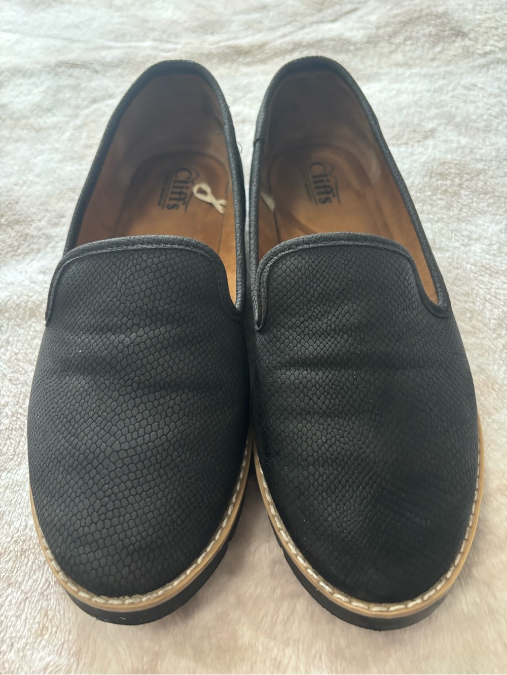 Cliffs by WHITE MOUNTAIN Black Textured Slip-On Loafers Size 7.5
